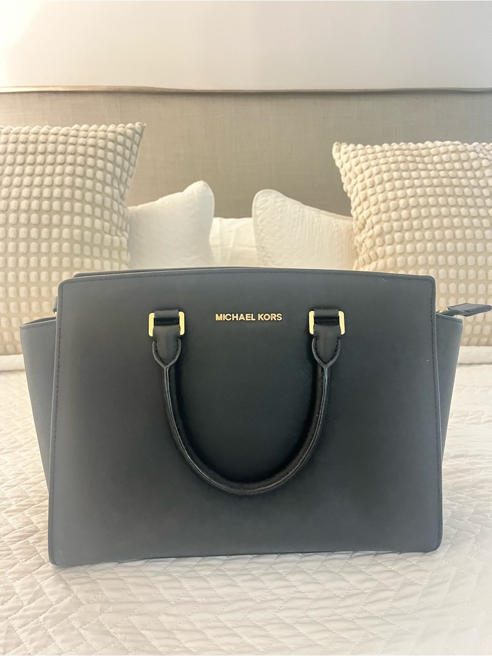 Michael Kors Selma Satchel Black Saffiano  Leather w/Gold hardware & dust bag 💫